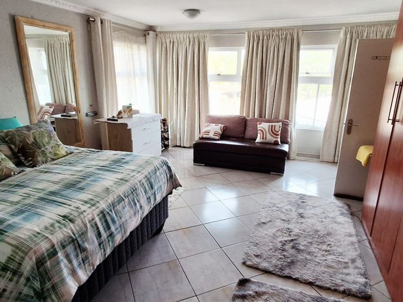 Exquisite Double-Storey Home in Prime Secunda Location - Photo 10