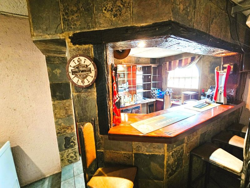 Spacious Home with 8 Garages,  Thatch Flat & Entertainment Area in Trichardt - Photo 5