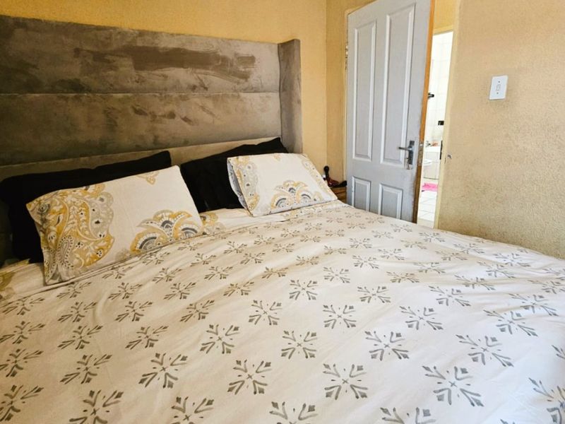 Stunning 2 Bedroom Townhouse in Secunda - Photo 4