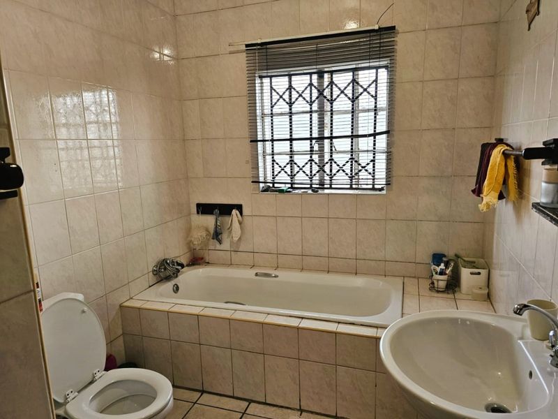 Stunning 2 Bedroom Townhouse in Secunda - Photo 5