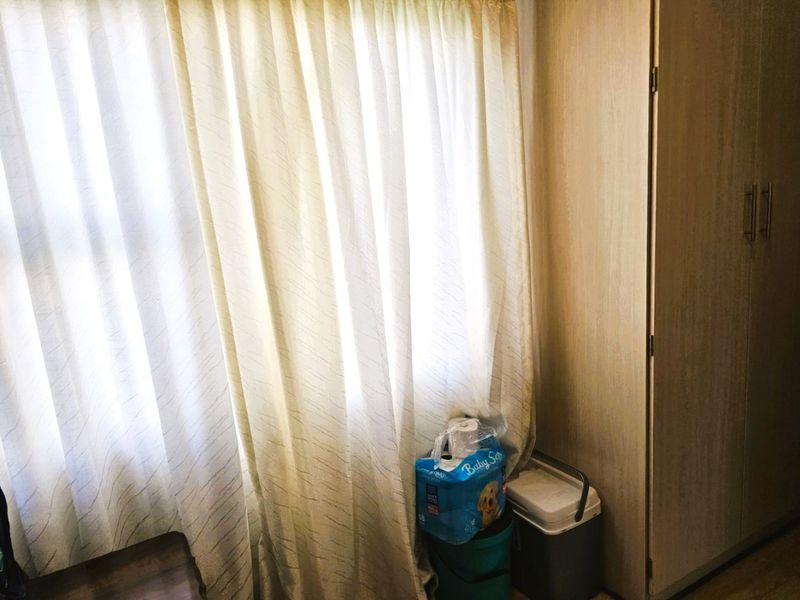 Stunning 3 Bed 2 Bath Modern Apartment in Terra Nova - Photo 10