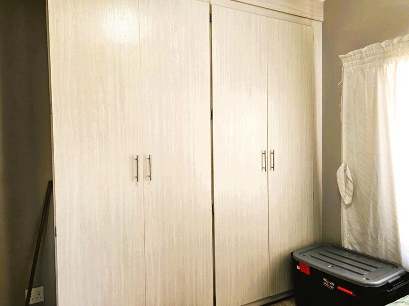 Stunning 3 Bed 2 Bath Modern Apartment in Terra Nova - Photo 9