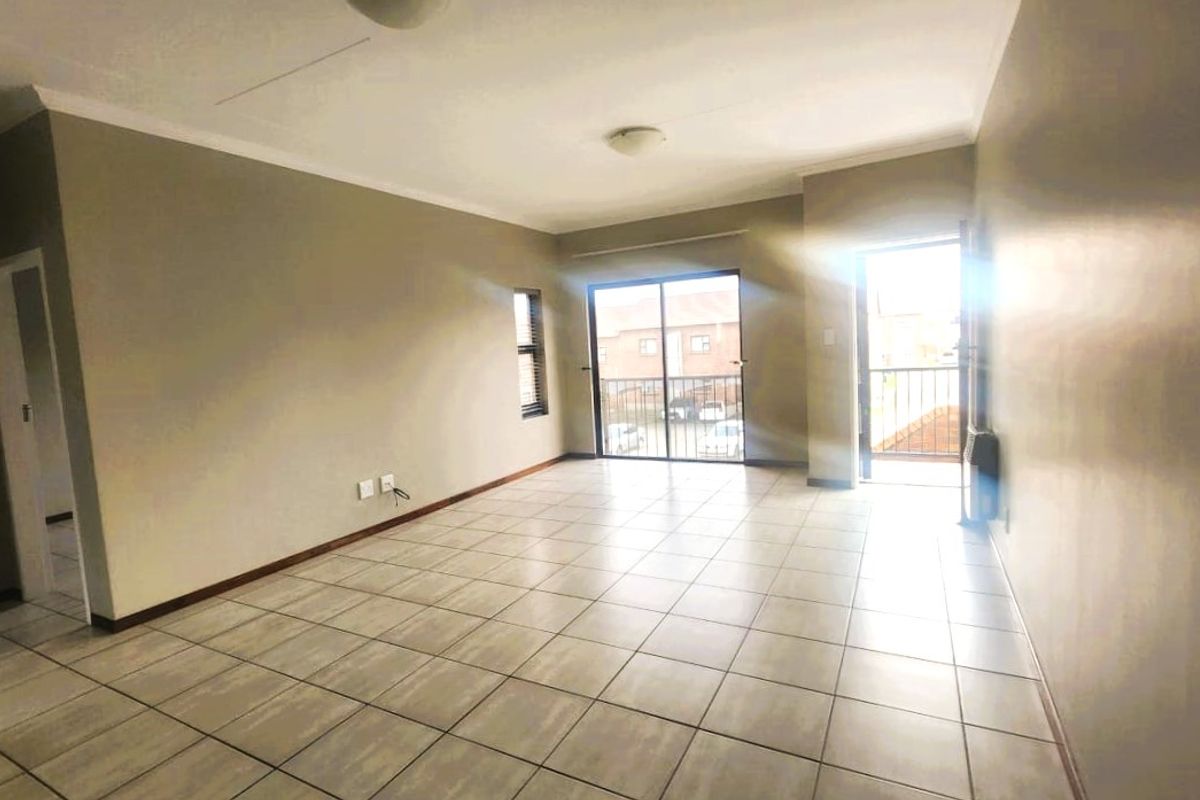 Stunning 2 Bed, 1 Bath Apartment in Secure Complex in Terra Nova - Photo 3