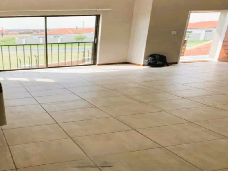 3 Bed Apartment in Terra Nova, Trichardt for Sale - Photo 2