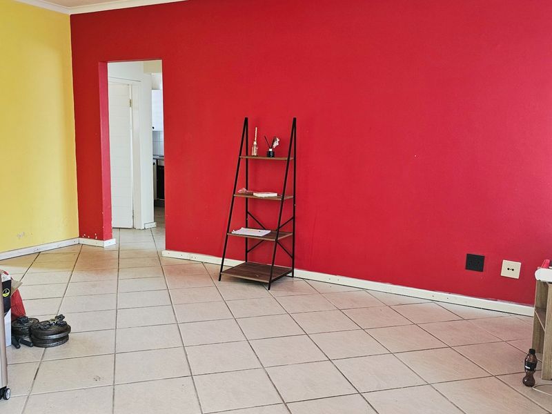 Stunning 2 Bed 1 Bath Apartment in Secunda - Photo 4