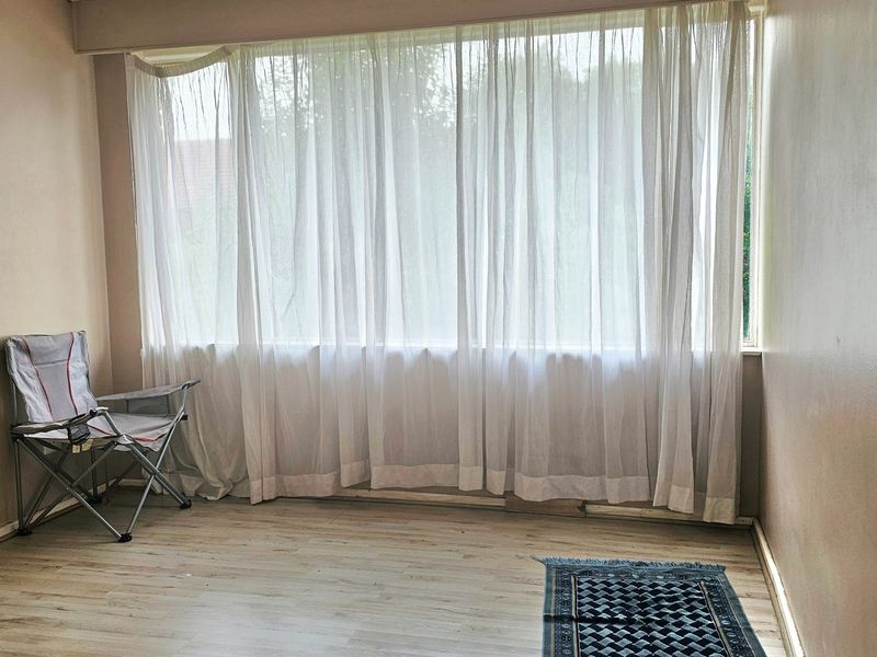 Stunning 2 Bed 1 Bath Apartment in Secunda - Photo 6