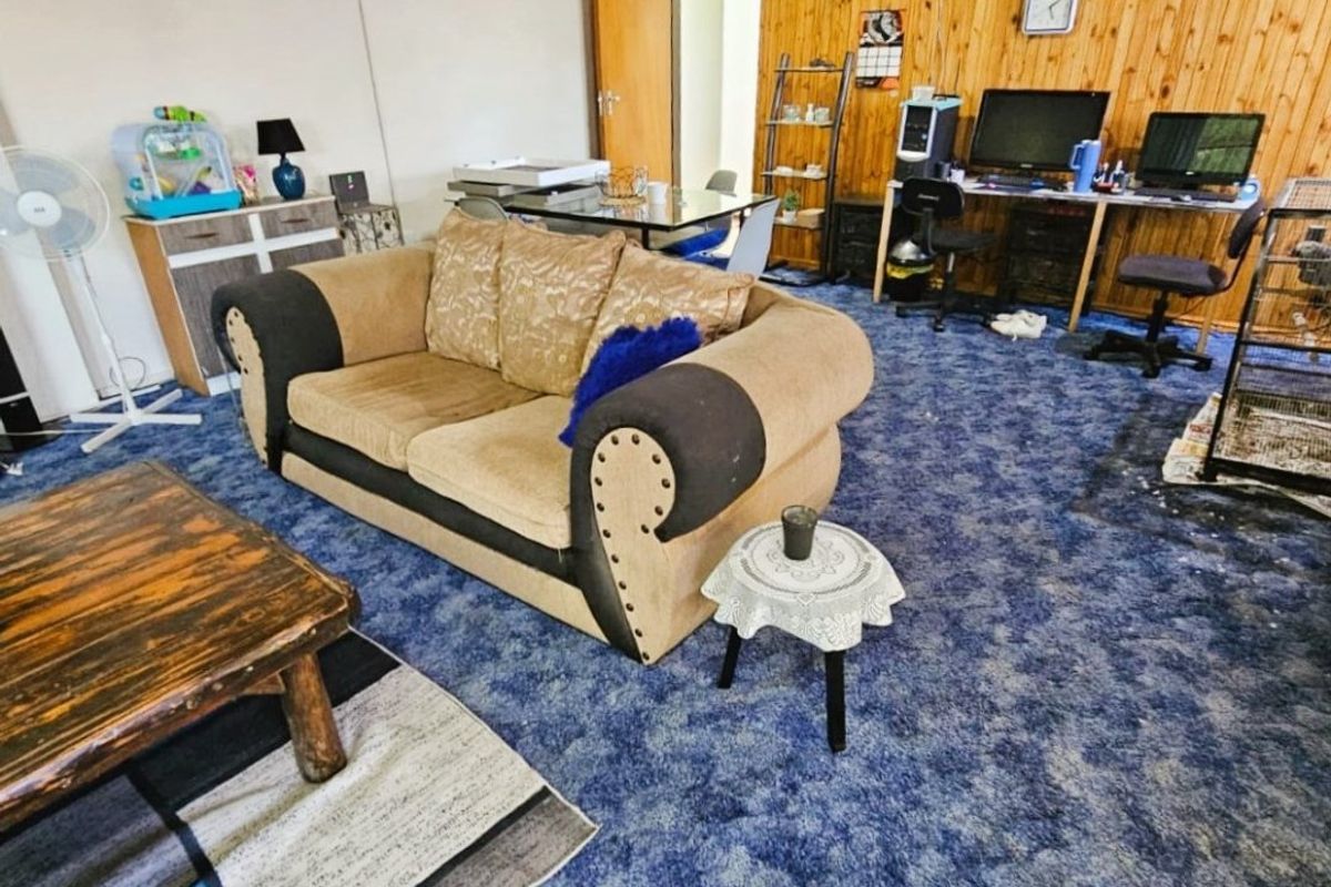 Spacious Family Home with Entertainment Area and Flat in Evander - Photo 4