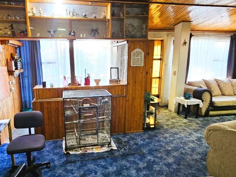 Spacious Family Home with Entertainment Area and Flat in Evander - Photo 2