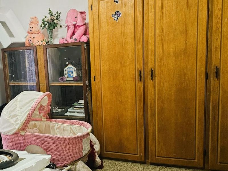 Spacious Family Home with Entertainment Area and Flat in Evander - Photo 10