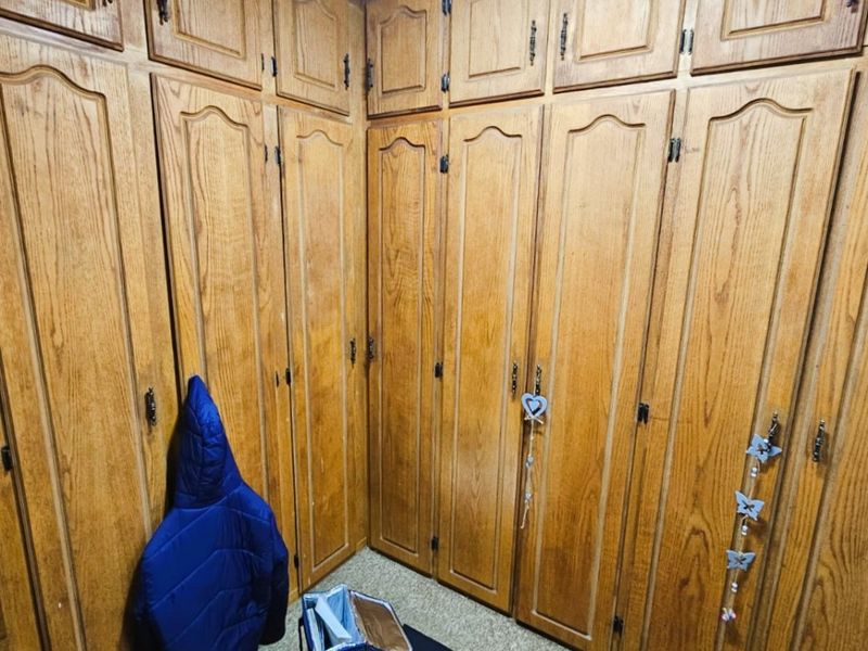 Spacious Family Home with Entertainment Area and Flat in Evander - Photo 9