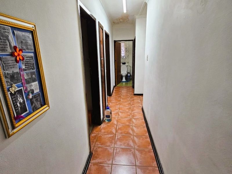 Spacious Family Home with Entertainment Area and Flat in Evander - Photo 6