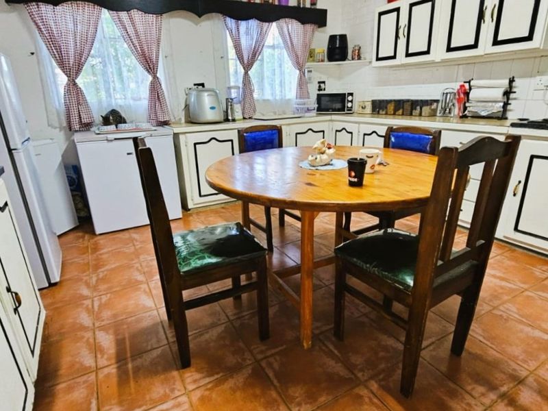 Spacious Family Home with Entertainment Area and Flat in Evander - Photo 5