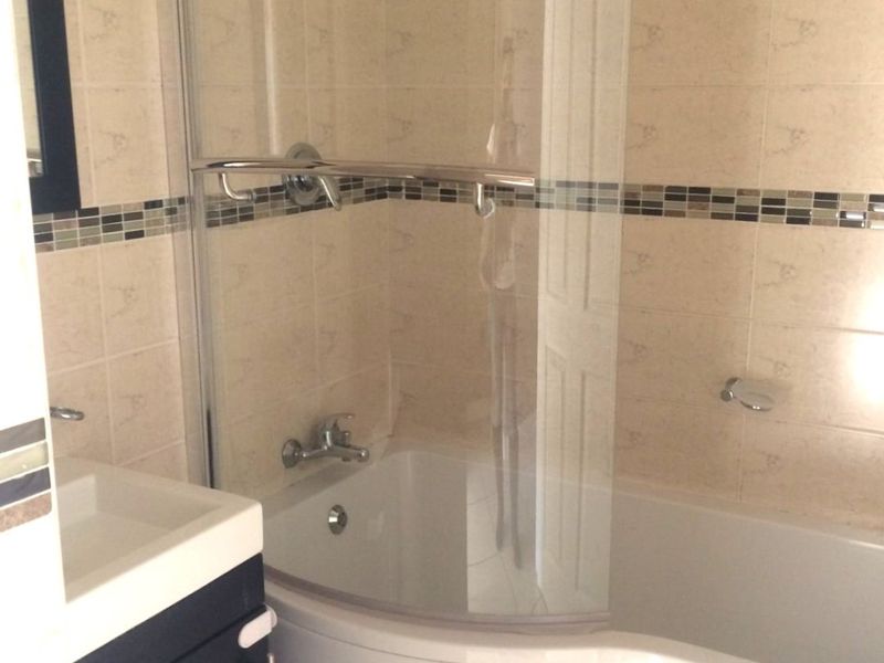 Modern Ground-Floor Townhouse in Secure Complex Adjacent to Spar - Photo 10