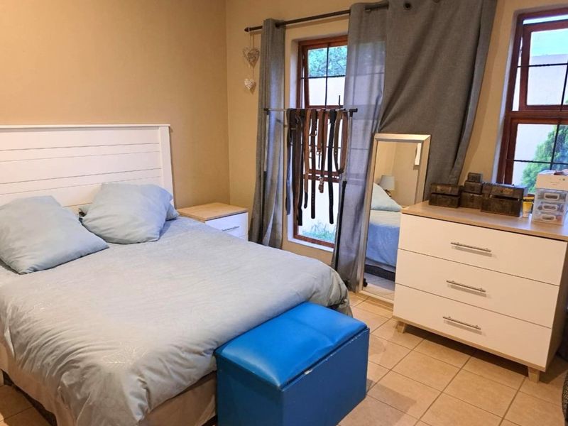 Stunning Up Market Tuscan Townhouse in Secunda - Photo 10