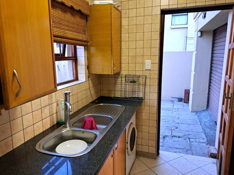 Stunning Up Market Tuscan Townhouse in Secunda - Photo 8