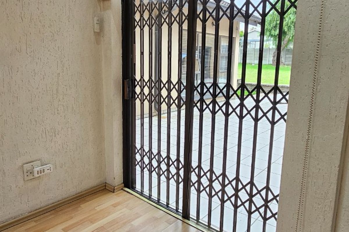 Stunning 5 Bed, 4 Bath Upmarket Home in Trichardt - Photo 5