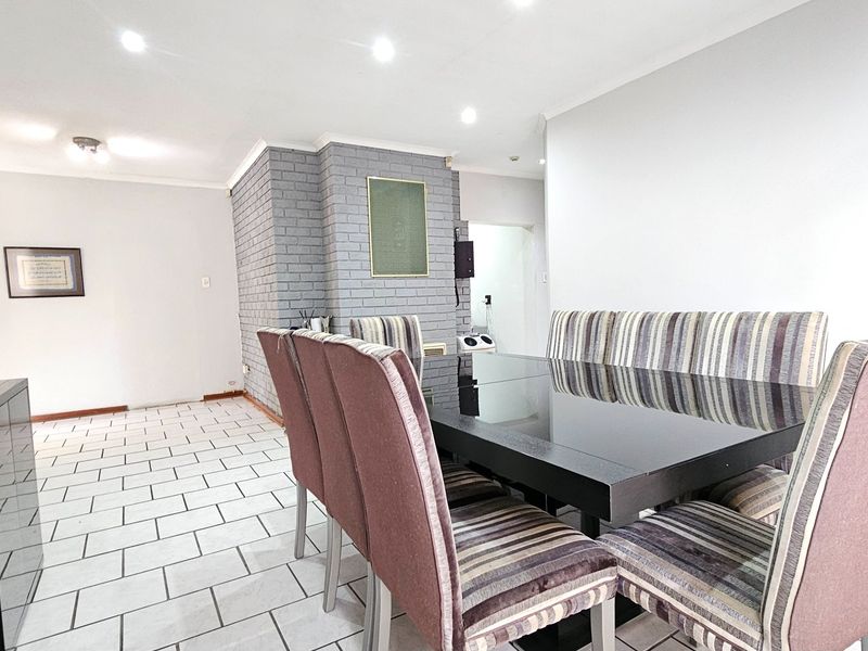 Stunning 5 Bed, 4 Bath Upmarket Home in Trichardt - Photo 7