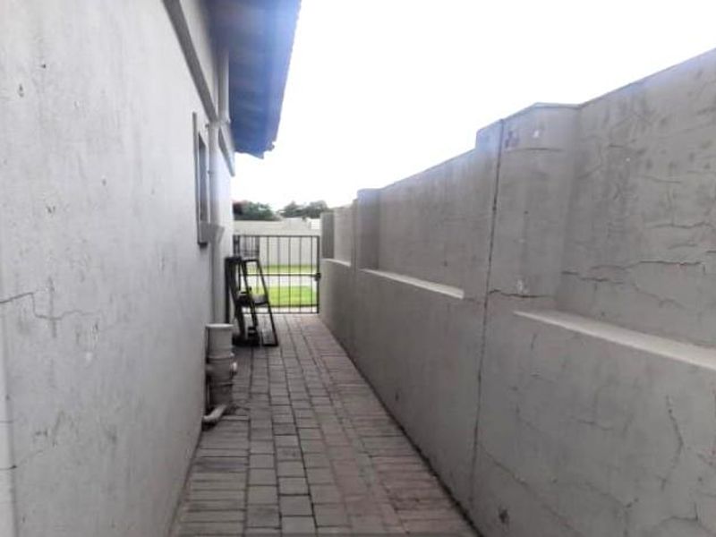 2 Bed House in Terra Nova, Trichardt for Sale - Photo 6