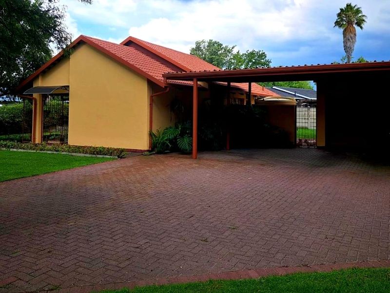 Stunning Three Bedroom Home for Sale in Secunda - Photo 3