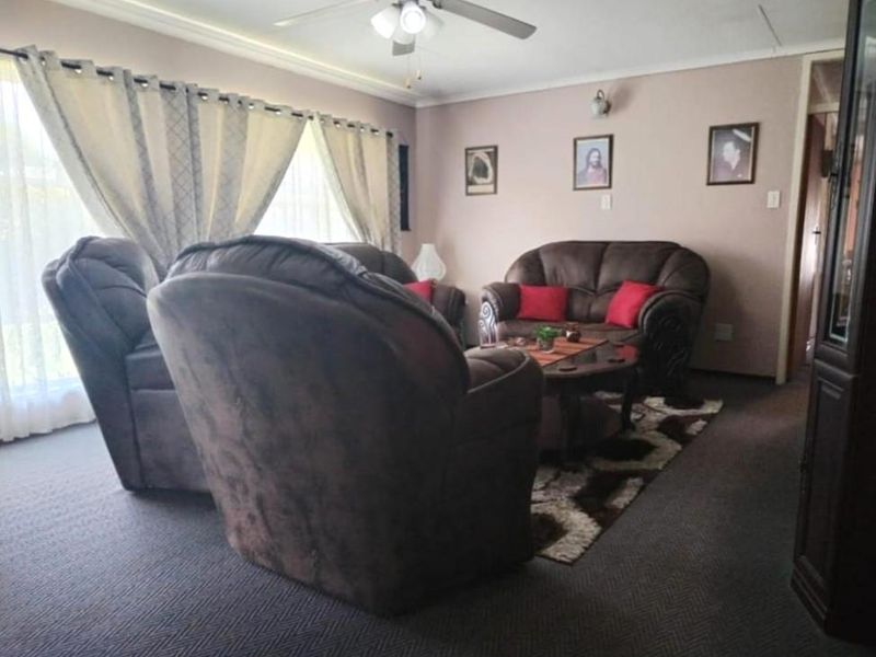 Stunning Three Bedroom Home for Sale in Secunda - Photo 10