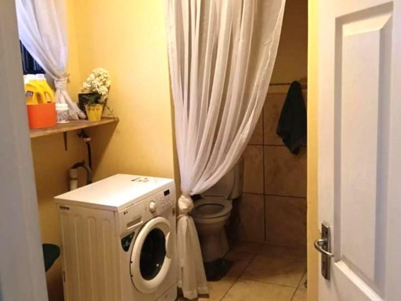 Srunning Secure Hoime in a Lovely Complex in secunda - Photo 5