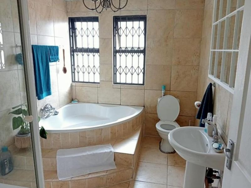 Srunning Secure Hoime in a Lovely Complex in secunda - Photo 9