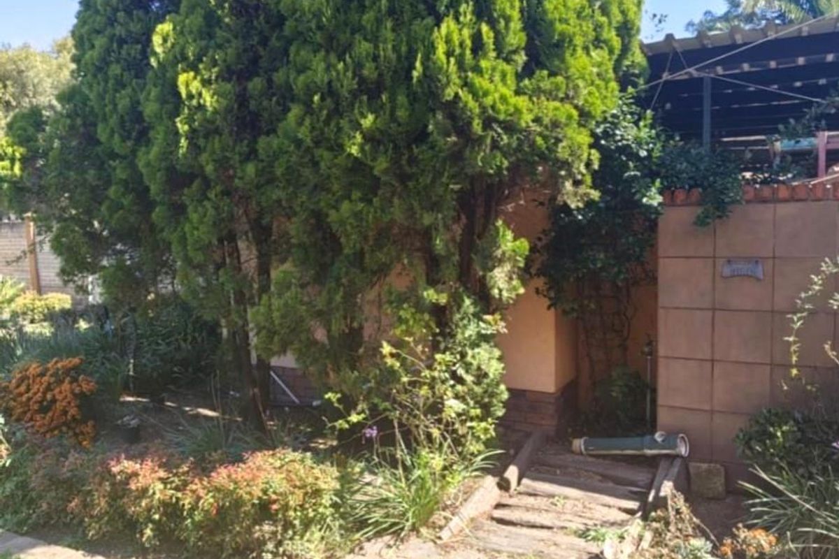 Corner Stand, Spacious, beautiful four bedroom family home for sale in Secunda - Photo 4