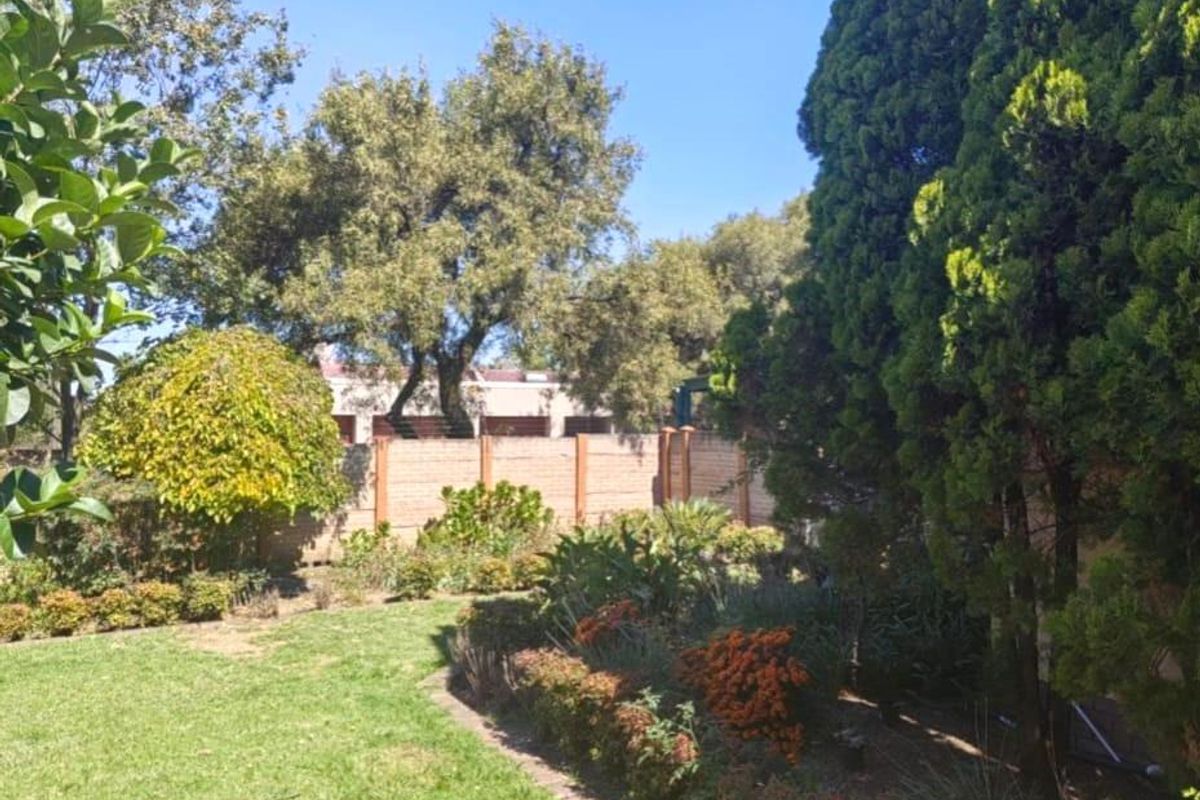 Corner Stand, Spacious, beautiful four bedroom family home for sale in Secunda - Photo 3