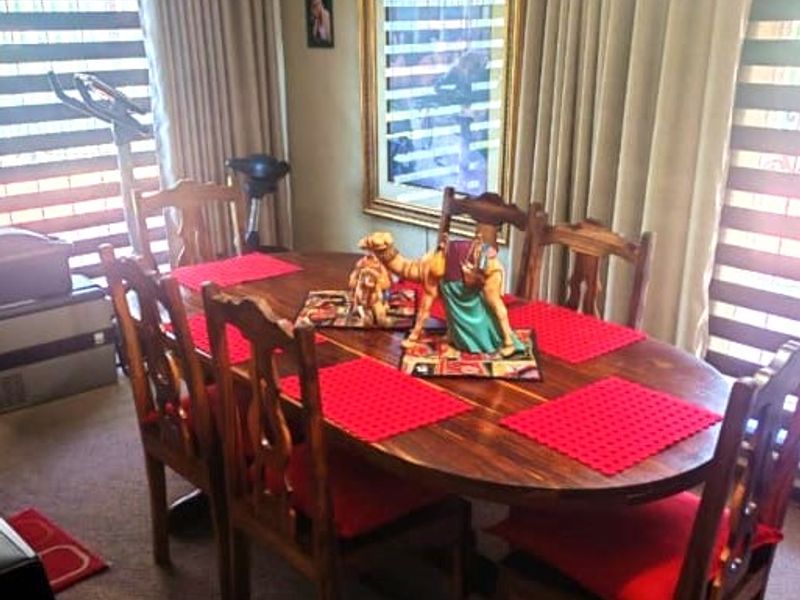 Spacious Family Home with Flat/s, Heated Pool in Sunset Park  - Photo 7