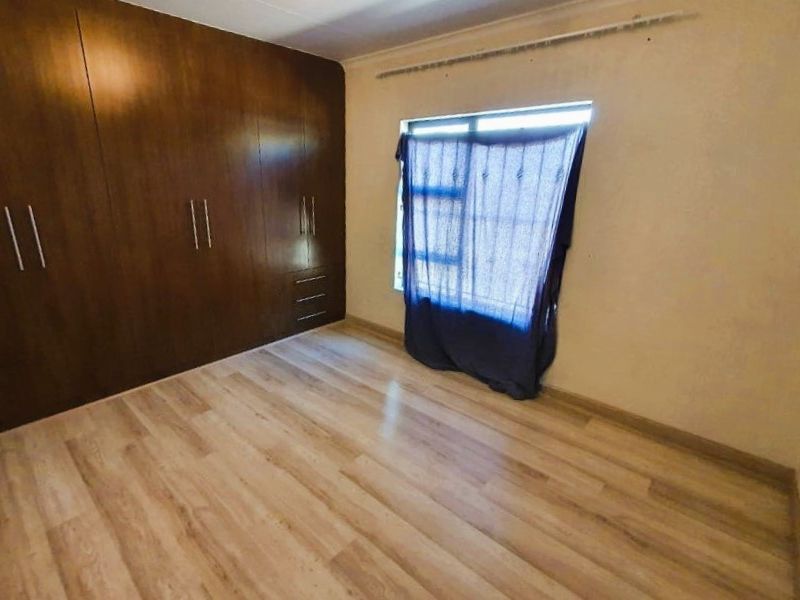 Charming 3-Bedroom Home on Corner Stand with Double Garage – Space, Comfort & Value in Secunda - Photo 6
