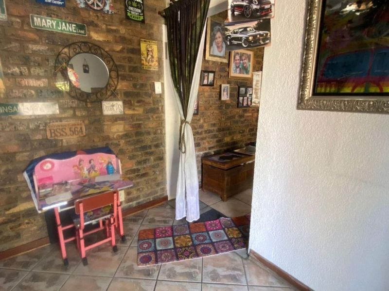 Spacious 4-Bedroom Family Home with Entertainment Extras in Trichardt - Photo 10