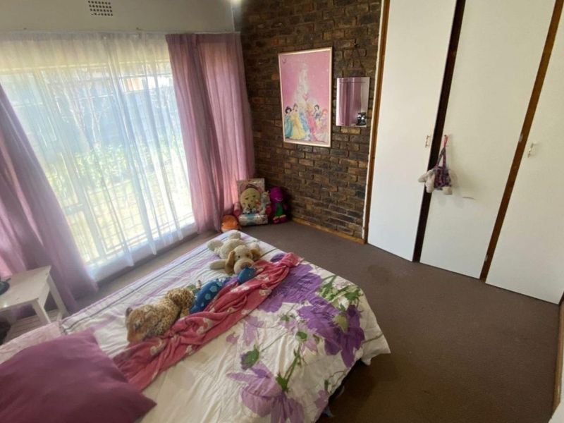 Spacious 4-Bedroom Family Home with Entertainment Extras in Trichardt - Photo 9