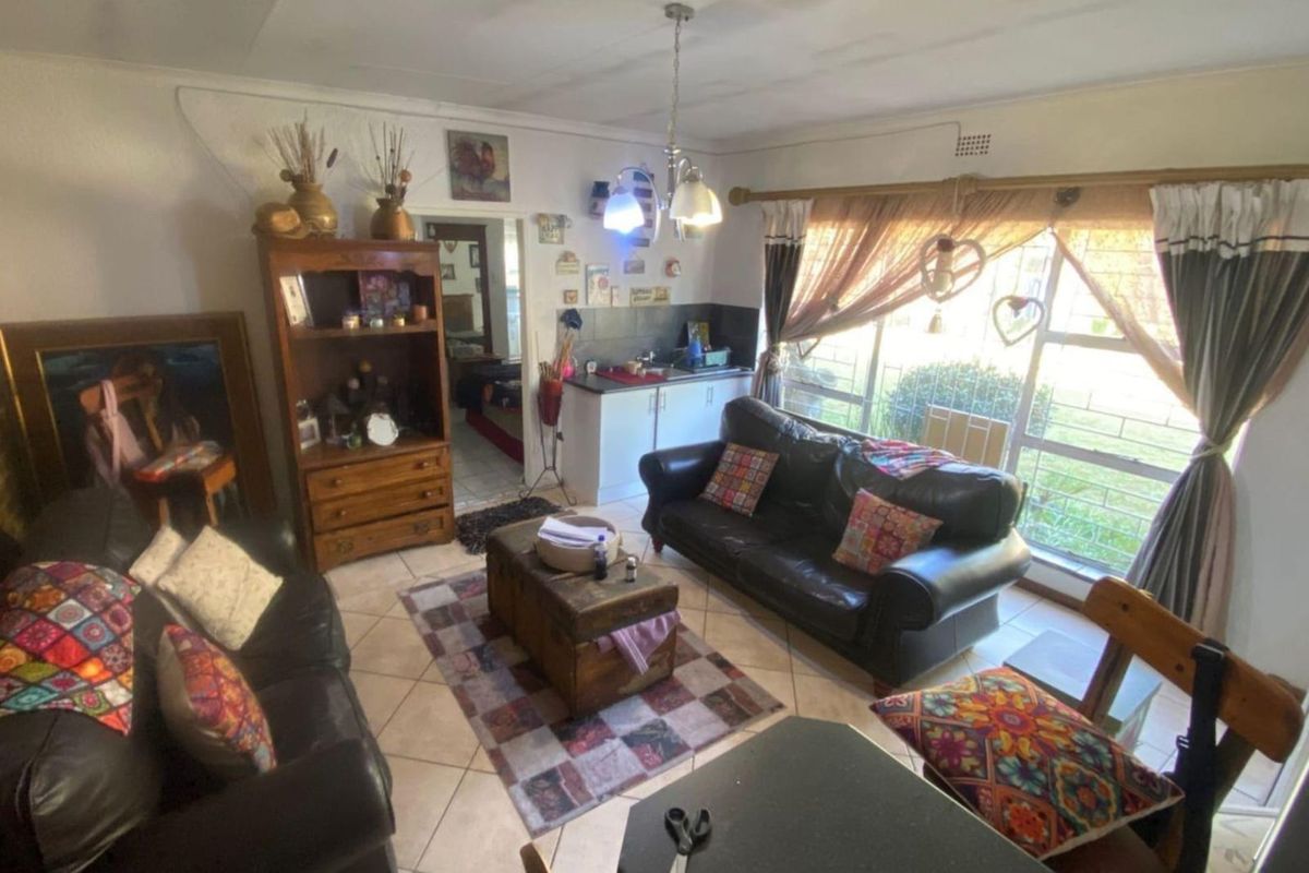 Spacious 4-Bedroom Family Home with Entertainment Extras in Trichardt - Photo 5