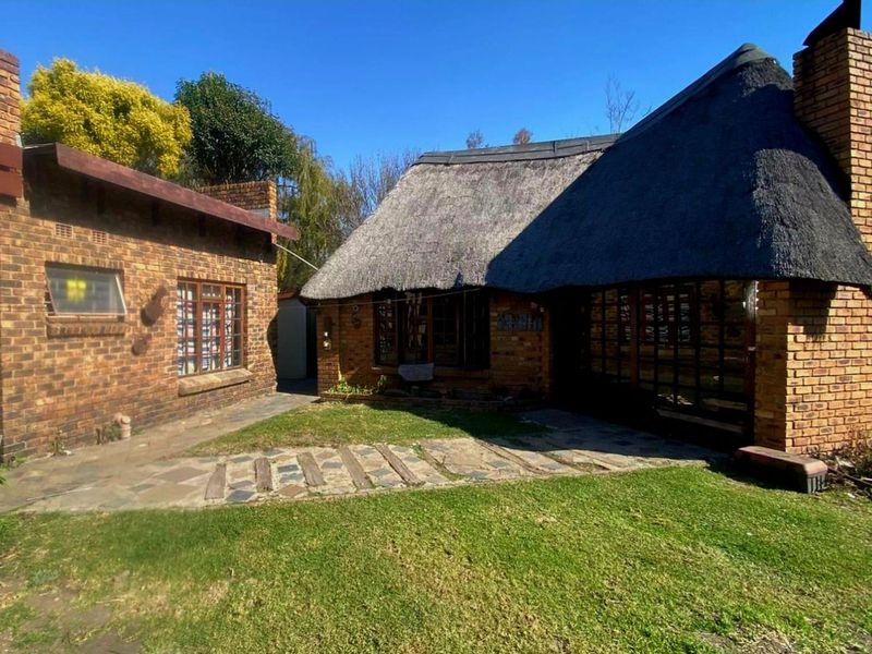 Spacious 4-Bedroom Family Home with Entertainment Extras in Trichardt - Photo 1
