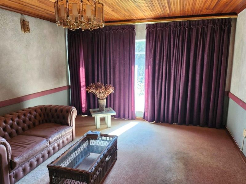 Spacious 5-Bedroom Family Home with Entertainment & Energy-Saving Extras in Kinross - Photo 5