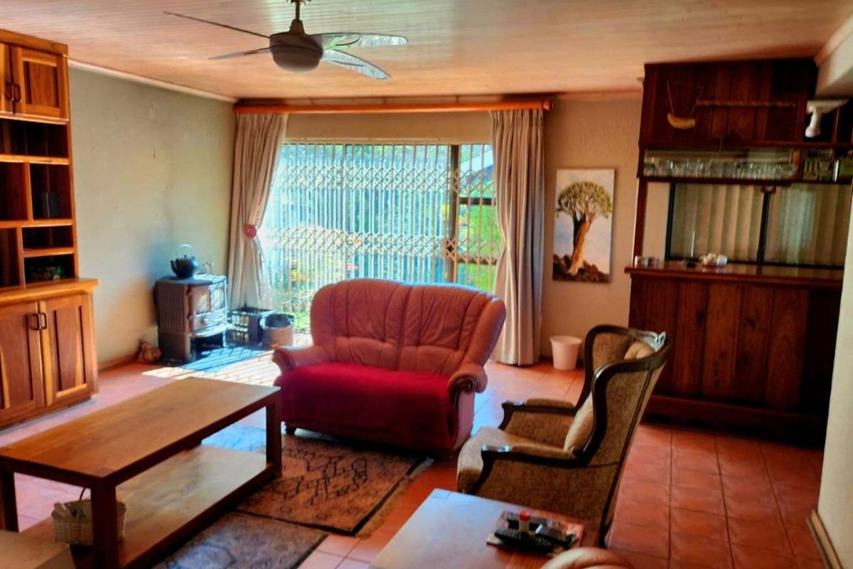 Spacious 5-Bedroom Family Home with Entertainment & Energy-Saving Extras in Kinross - Photo 4