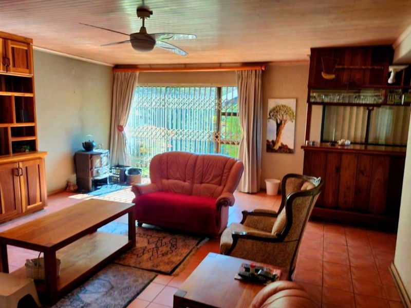 Spacious 5-Bedroom Family Home with Entertainment & Energy-Saving Extras in Kinross - Photo 4