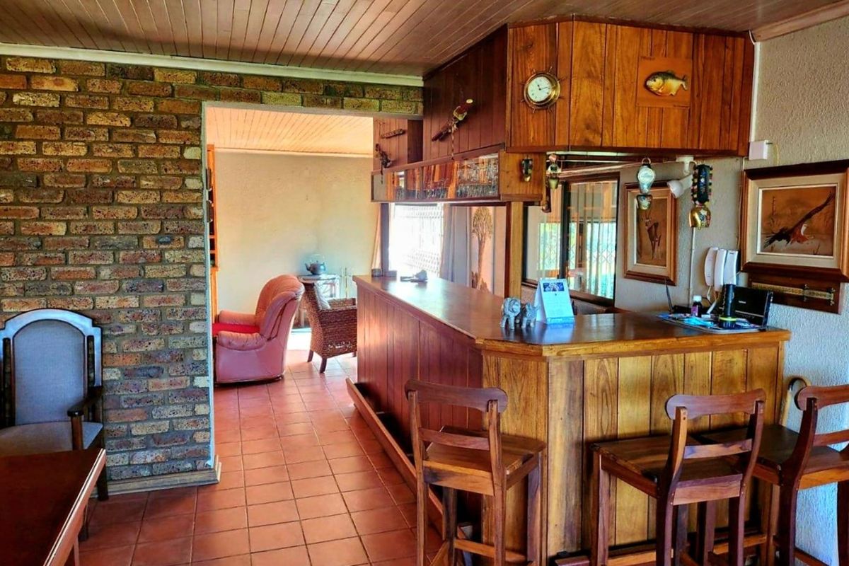 Spacious 5-Bedroom Family Home with Entertainment & Energy-Saving Extras in Kinross - Photo 2