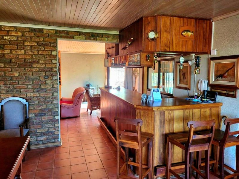 Spacious 5-Bedroom Family Home with Entertainment & Energy-Saving Extras in Kinross - Photo 2