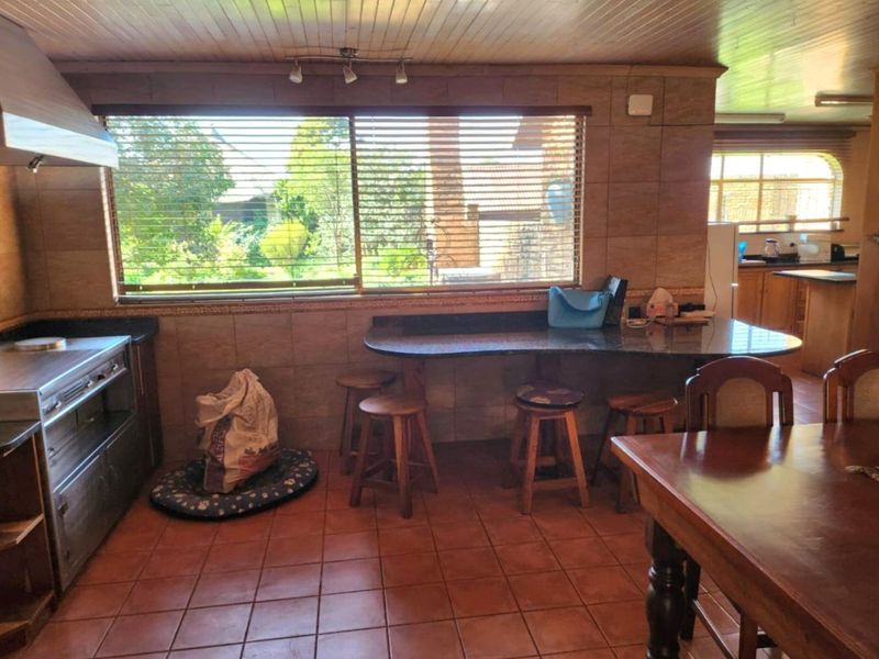 Spacious 5-Bedroom Family Home with Entertainment & Energy-Saving Extras in Kinross - Photo 9