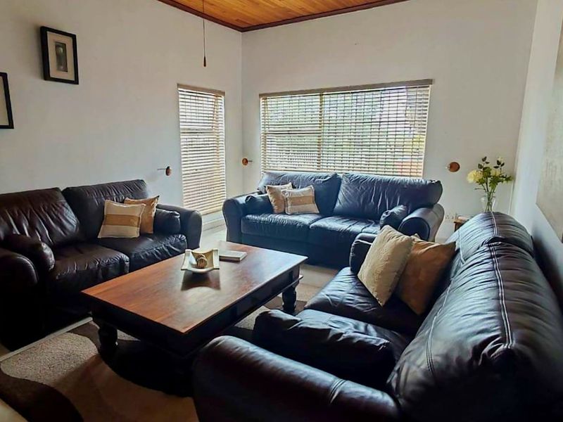 Luxurious 4-Bedroom Entertainer’s Home with Flatlet, Pool & Lapa – Prime Kinross Location - Photo 2