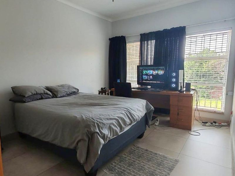 Luxurious 4-Bedroom Entertainer’s Home with Flatlet, Pool & Lapa – Prime Kinross Location - Photo 10