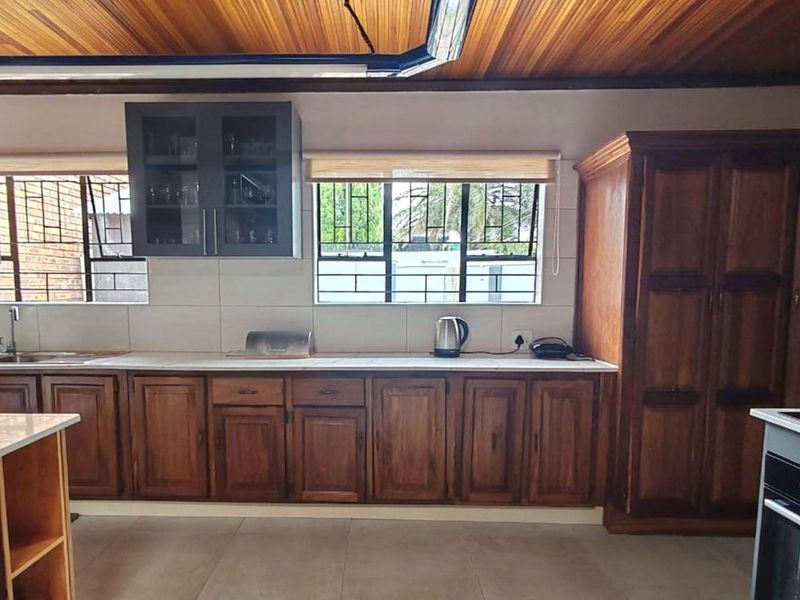 Luxurious 4-Bedroom Entertainer’s Home with Flatlet, Pool & Lapa – Prime Kinross Location - Photo 5