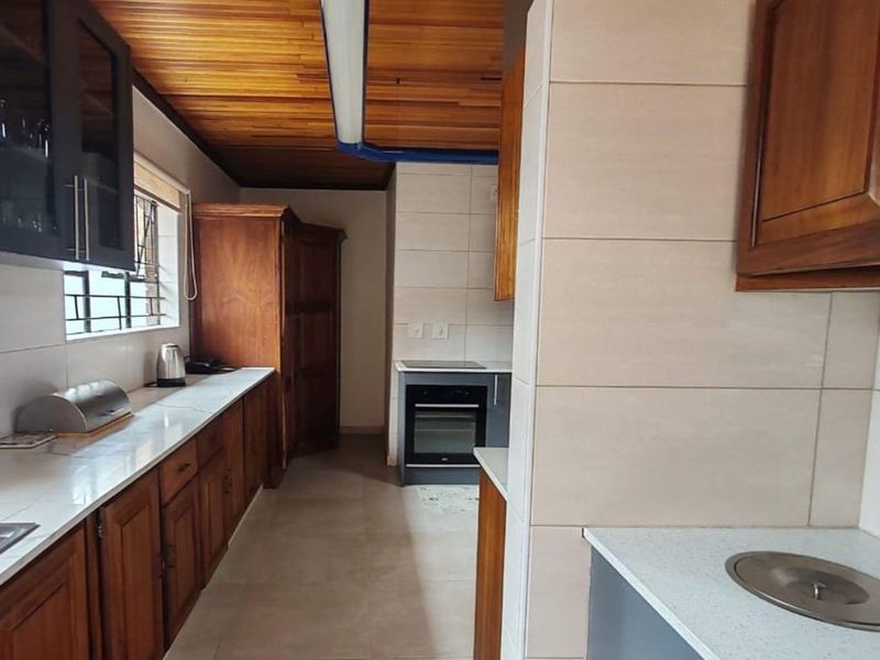 Luxurious 4-Bedroom Entertainer’s Home with Flatlet, Pool & Lapa – Prime Kinross Location - Photo 8