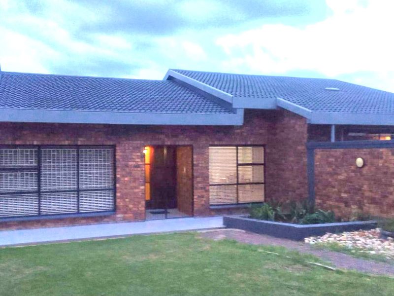 Luxurious 4-Bedroom Entertainer’s Home with Flatlet, Pool & Lapa – Prime Kinross Location - Photo 1