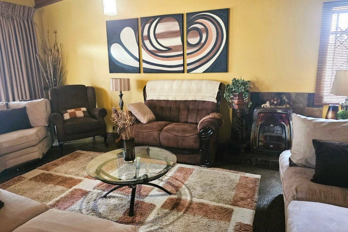 Expansive Corner-Stand Family Home with Flatlet – Kinross - Photo 5