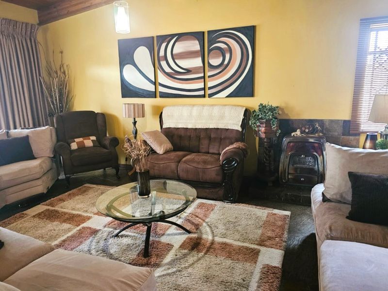 Expansive Corner-Stand Family Home with Flatlet – Kinross - Photo 5