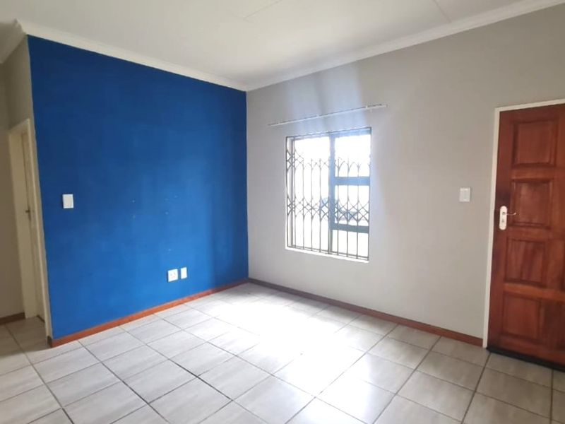 Charming 2-Bedroom Home in Terra Nova – Perfect for First-Time Buyers! - Photo 2