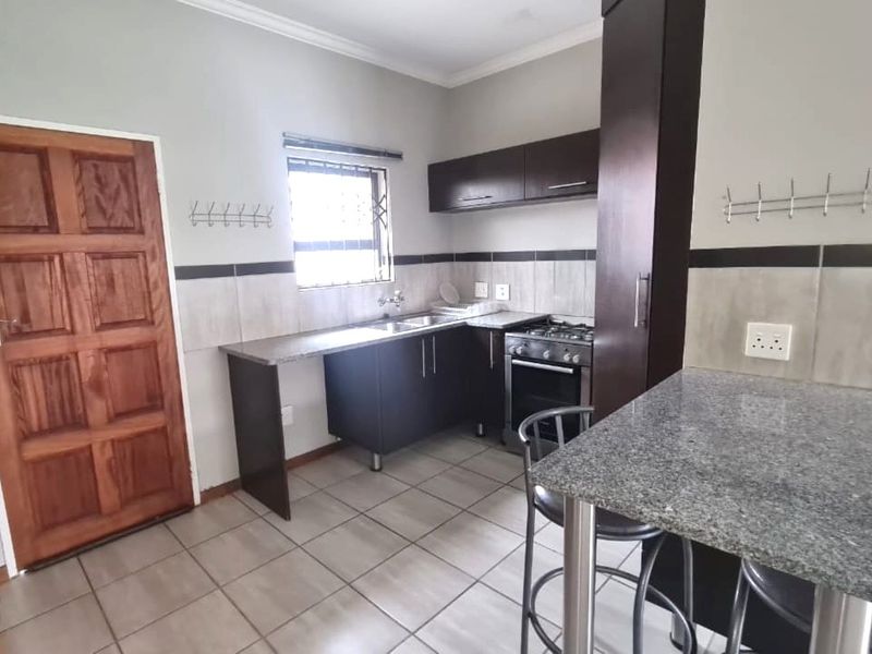 Charming 2-Bedroom Home in Terra Nova – Perfect for First-Time Buyers! - Photo 5