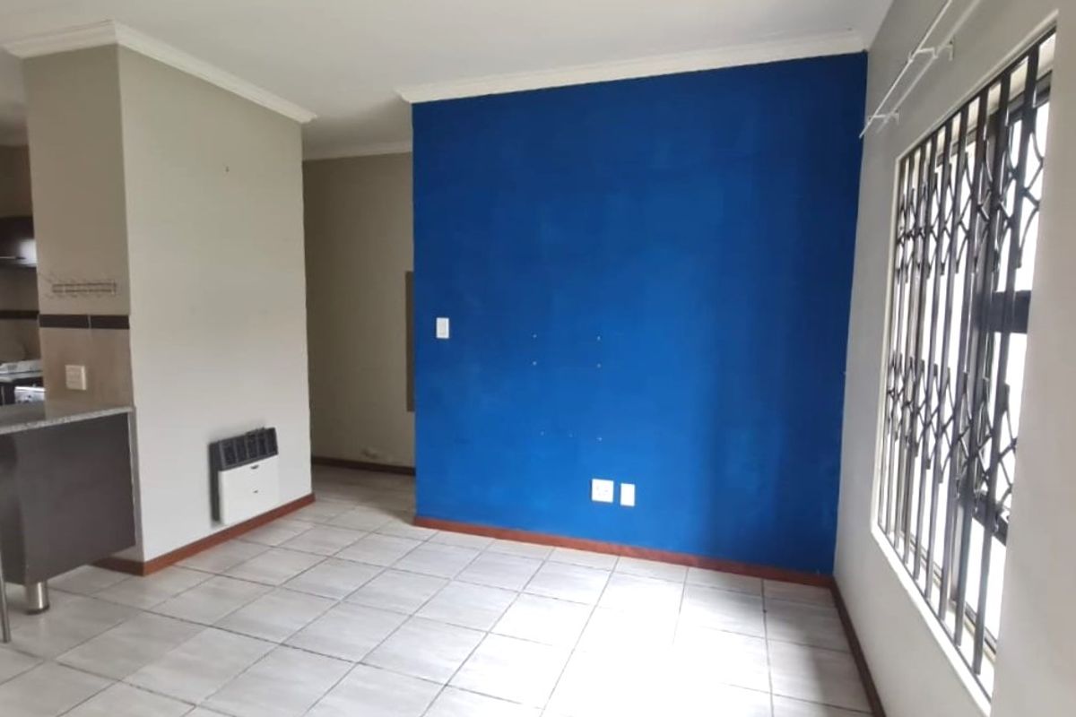 Charming 2-Bedroom Home in Terra Nova – Perfect for First-Time Buyers! - Photo 3